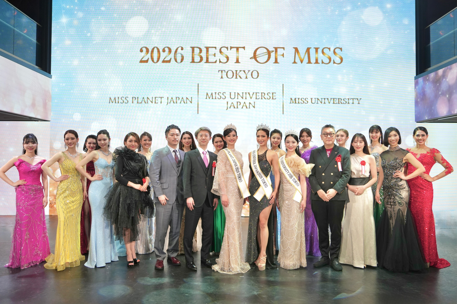 ファイナリスト・審査員一同での集合写真